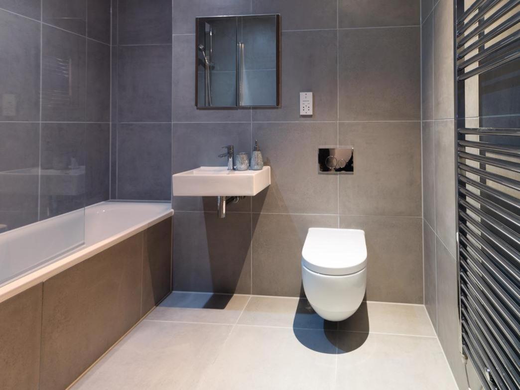 Central Tower Bridge Apartment London Ruang foto
